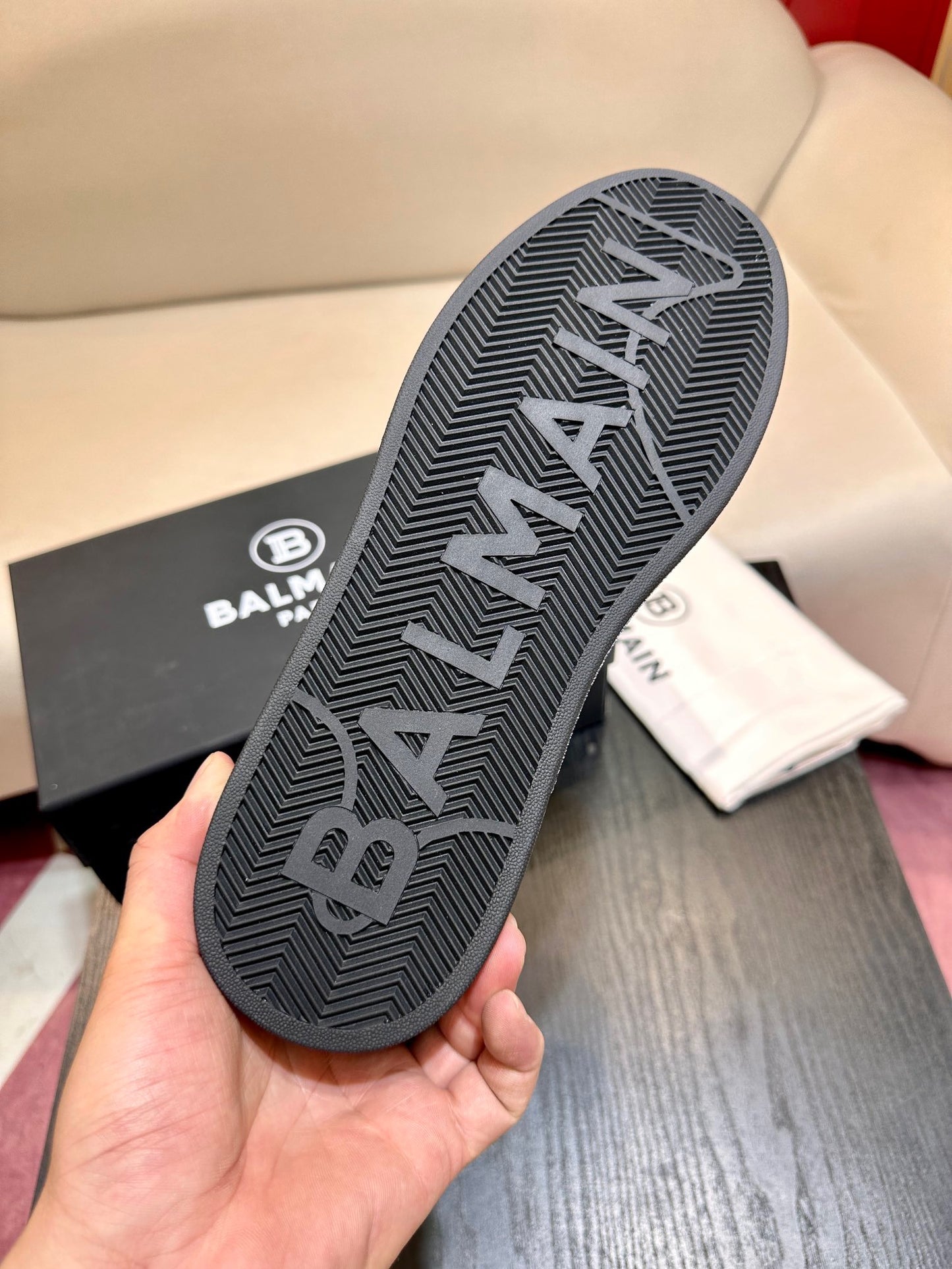 Zapatos blancos y negros