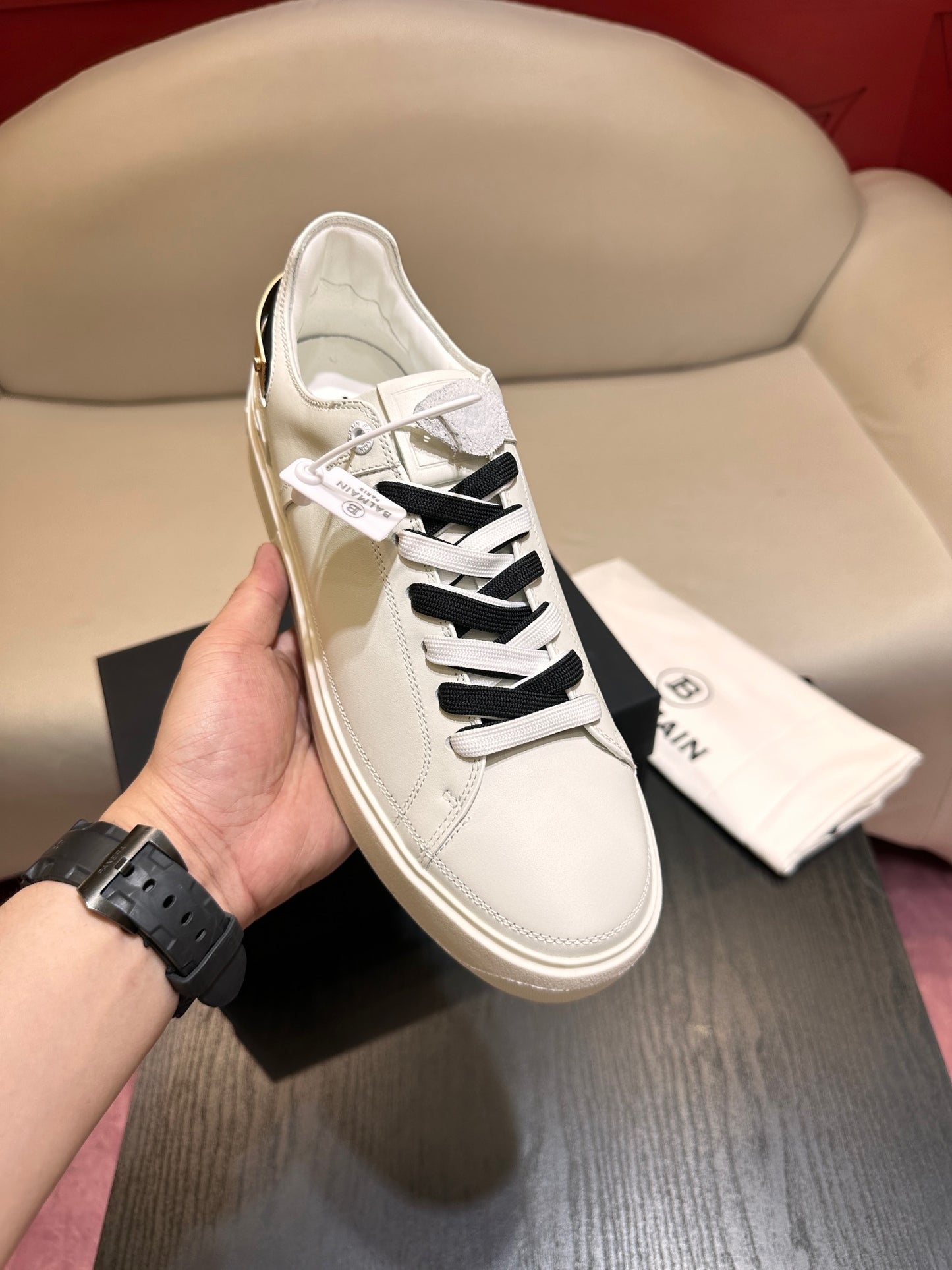 Zapatos blancos y negros