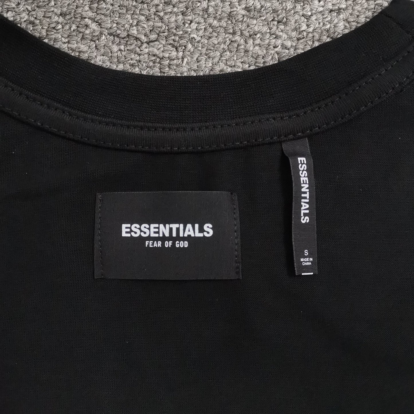 Camisetas blancas y negras