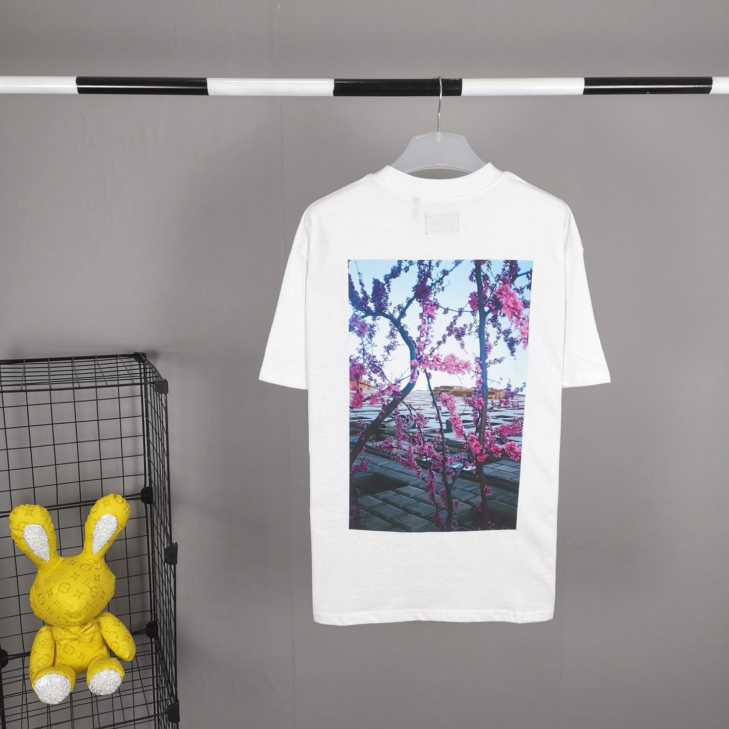 Camisetas blancas y negras