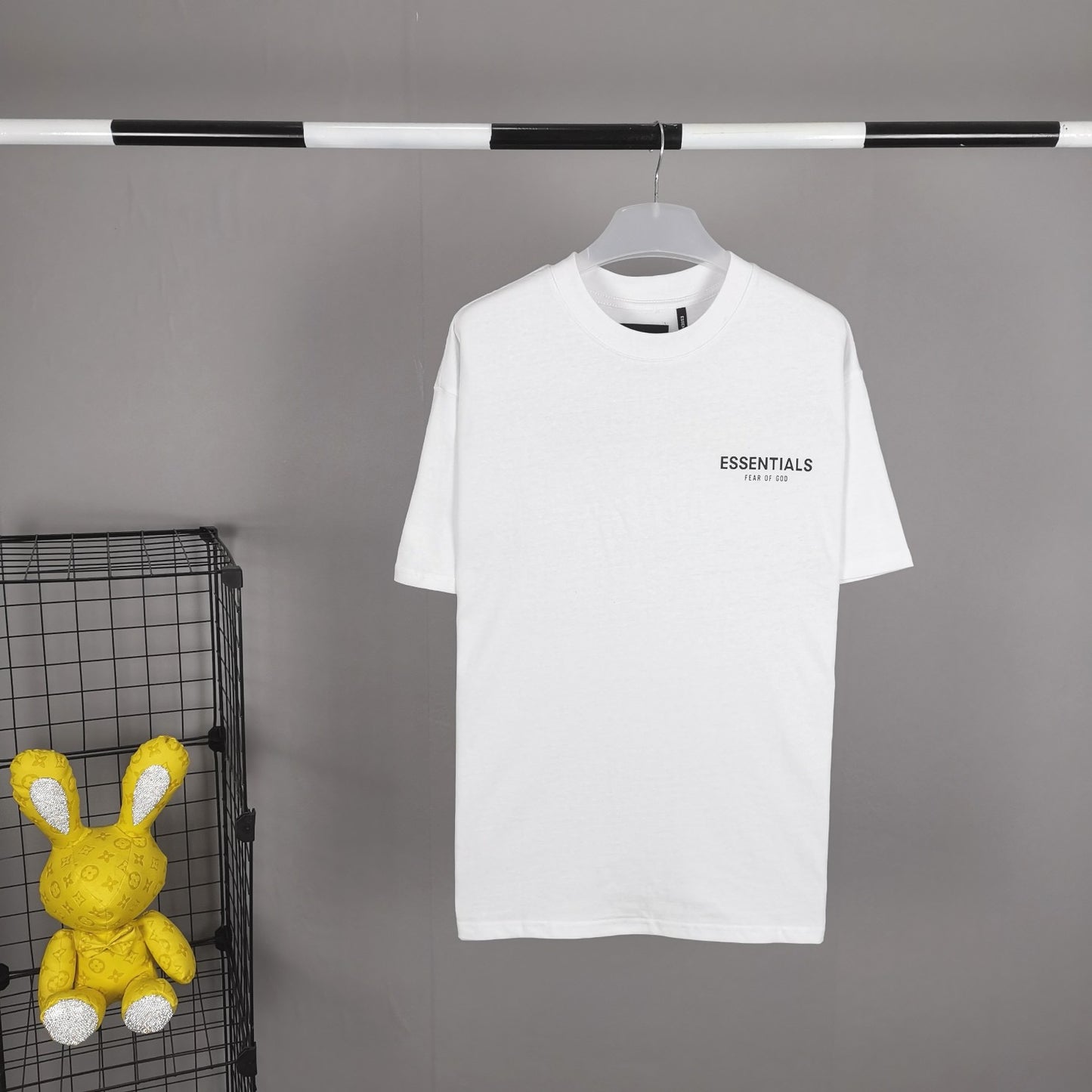 Camisetas blancas y negras