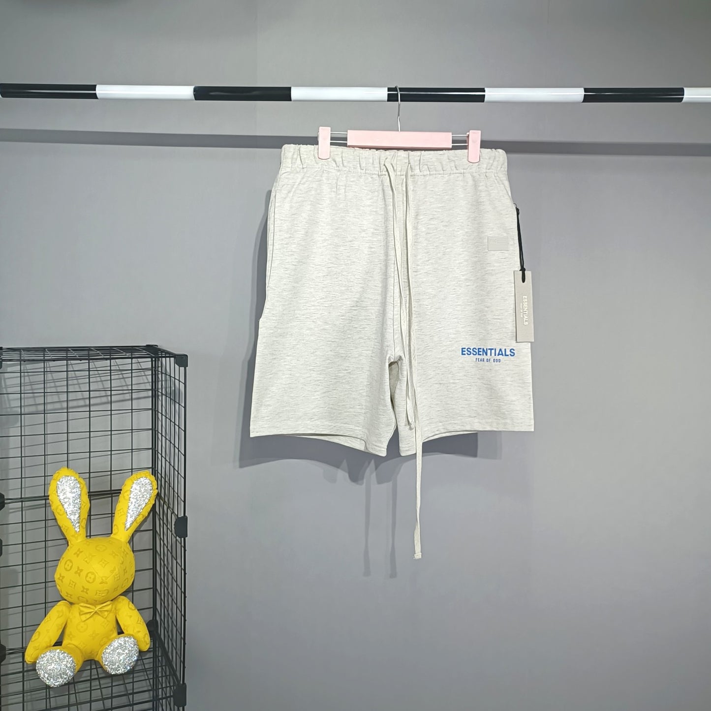 Pantalones cortos blancos y azules
