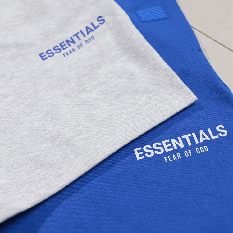 Pantalones cortos blancos y azules