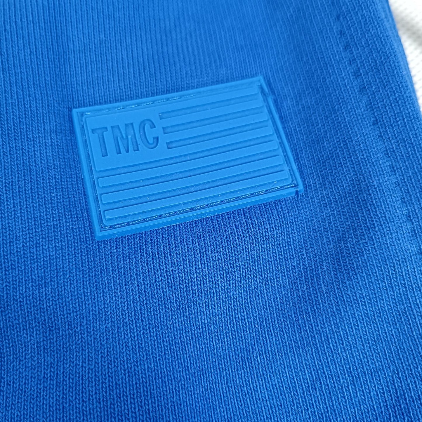 Pantalones cortos blancos y azules