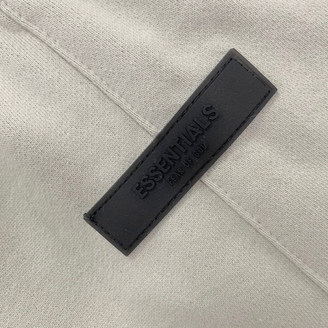 Pantalones cortos grises y negros