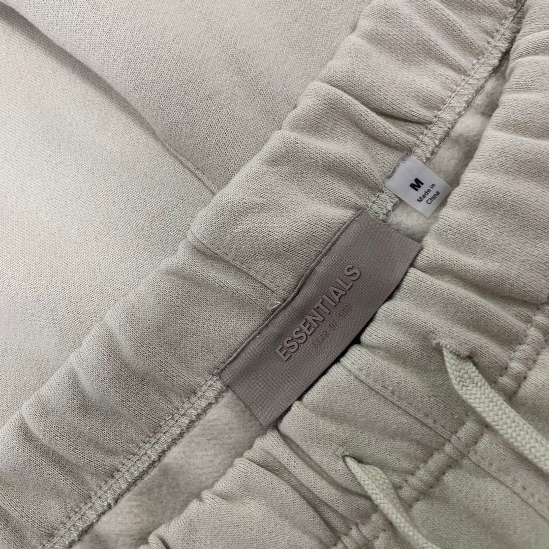 Pantalones cortos grises y negros