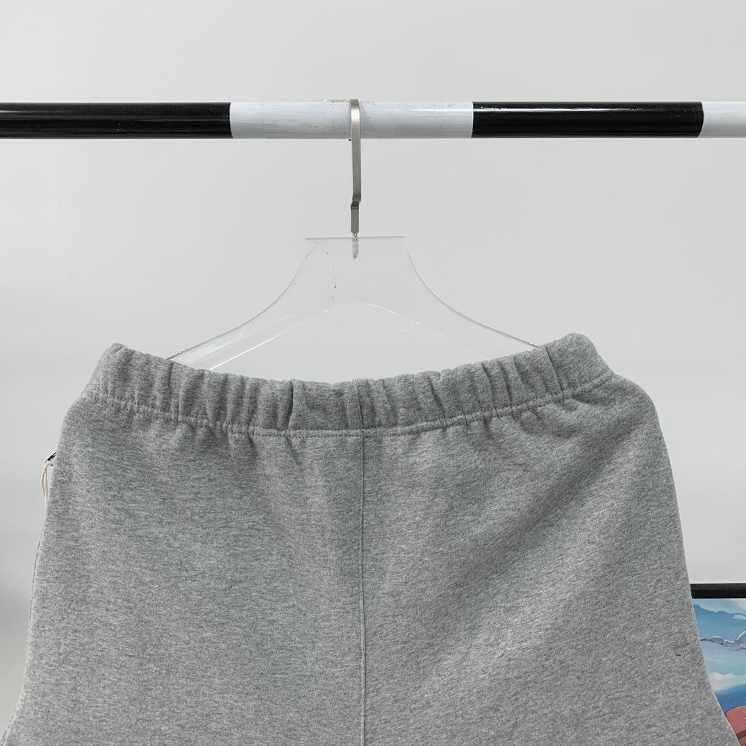 Pantalones cortos grises y negros