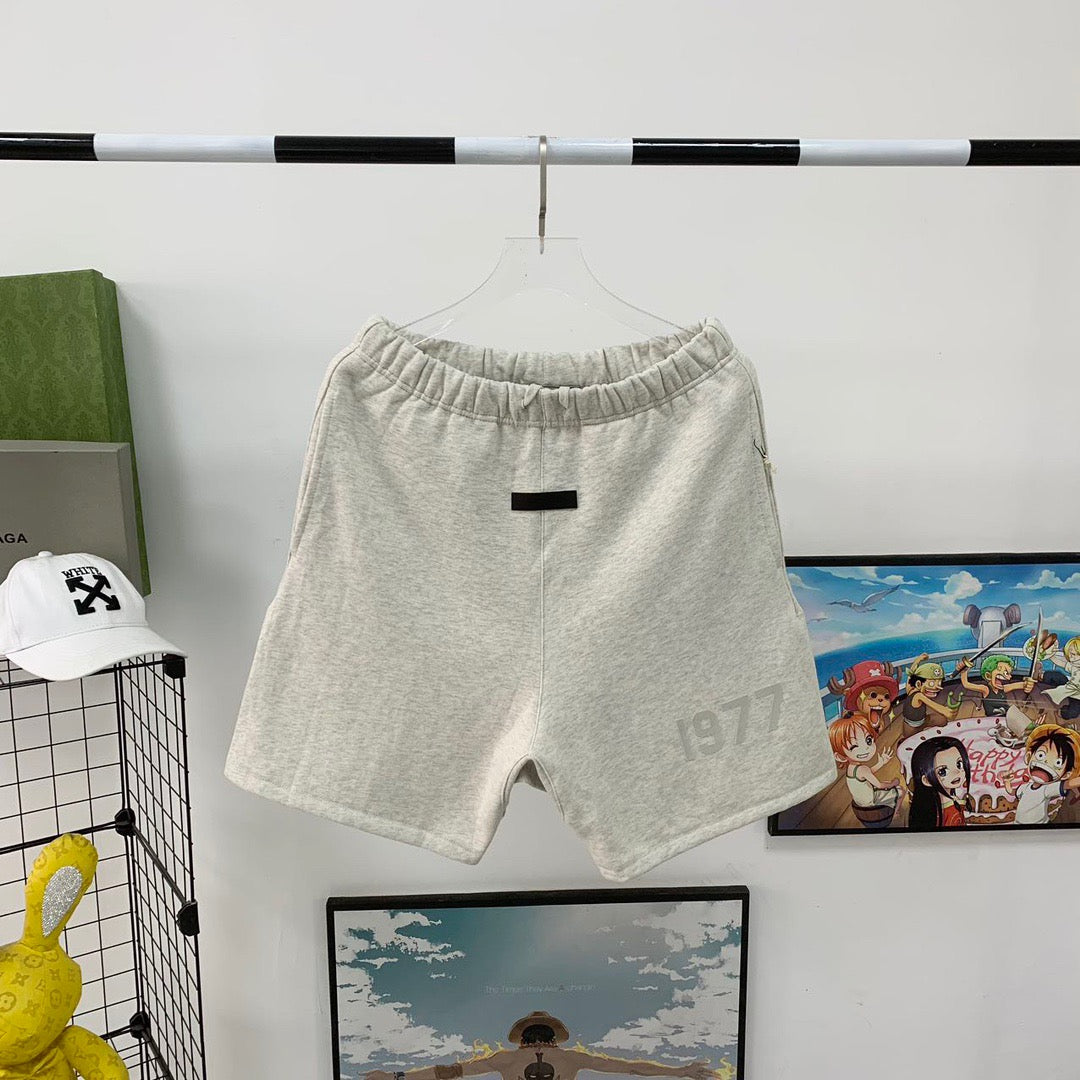 Pantalones cortos grises y negros