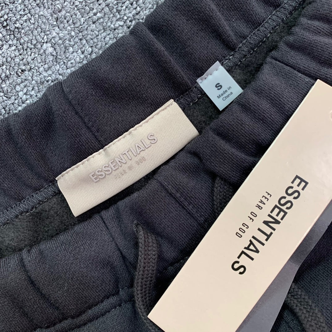 Pantalones cortos grises y negros