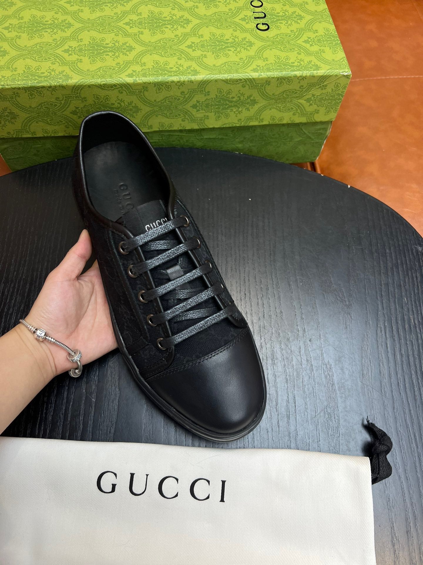 Mehrfarbige Schuhe