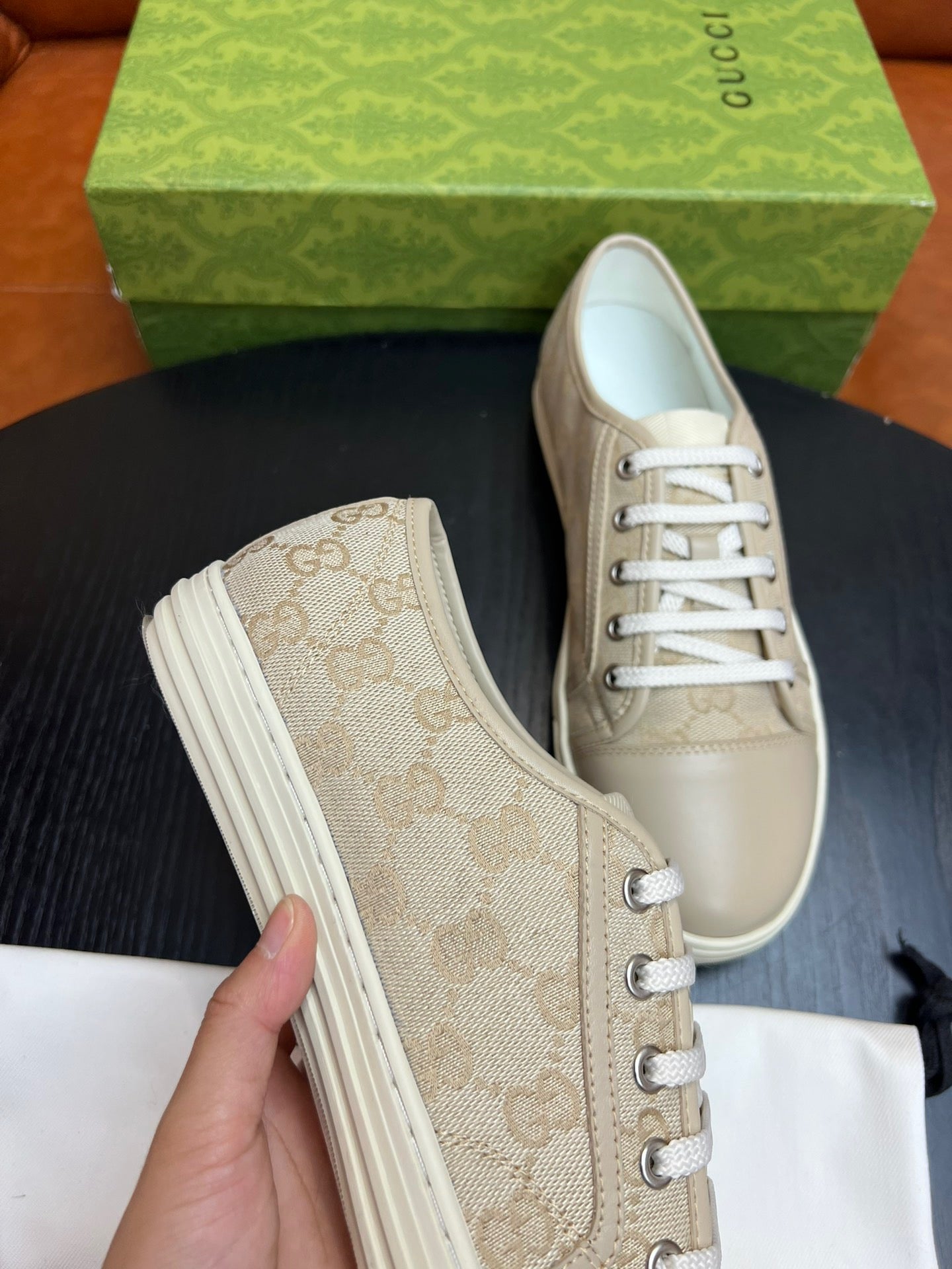 Mehrfarbige Schuhe