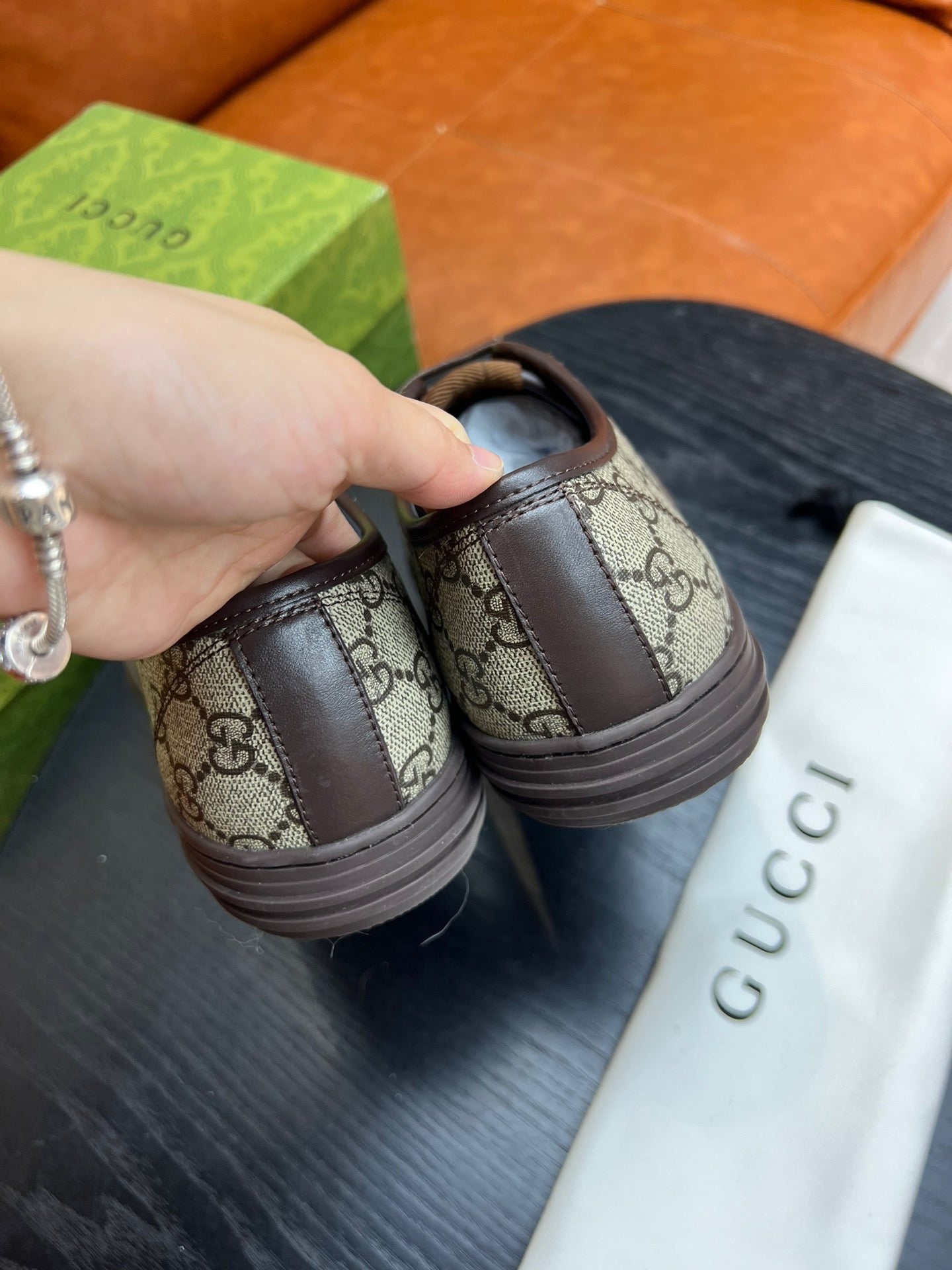 Mehrfarbige Schuhe