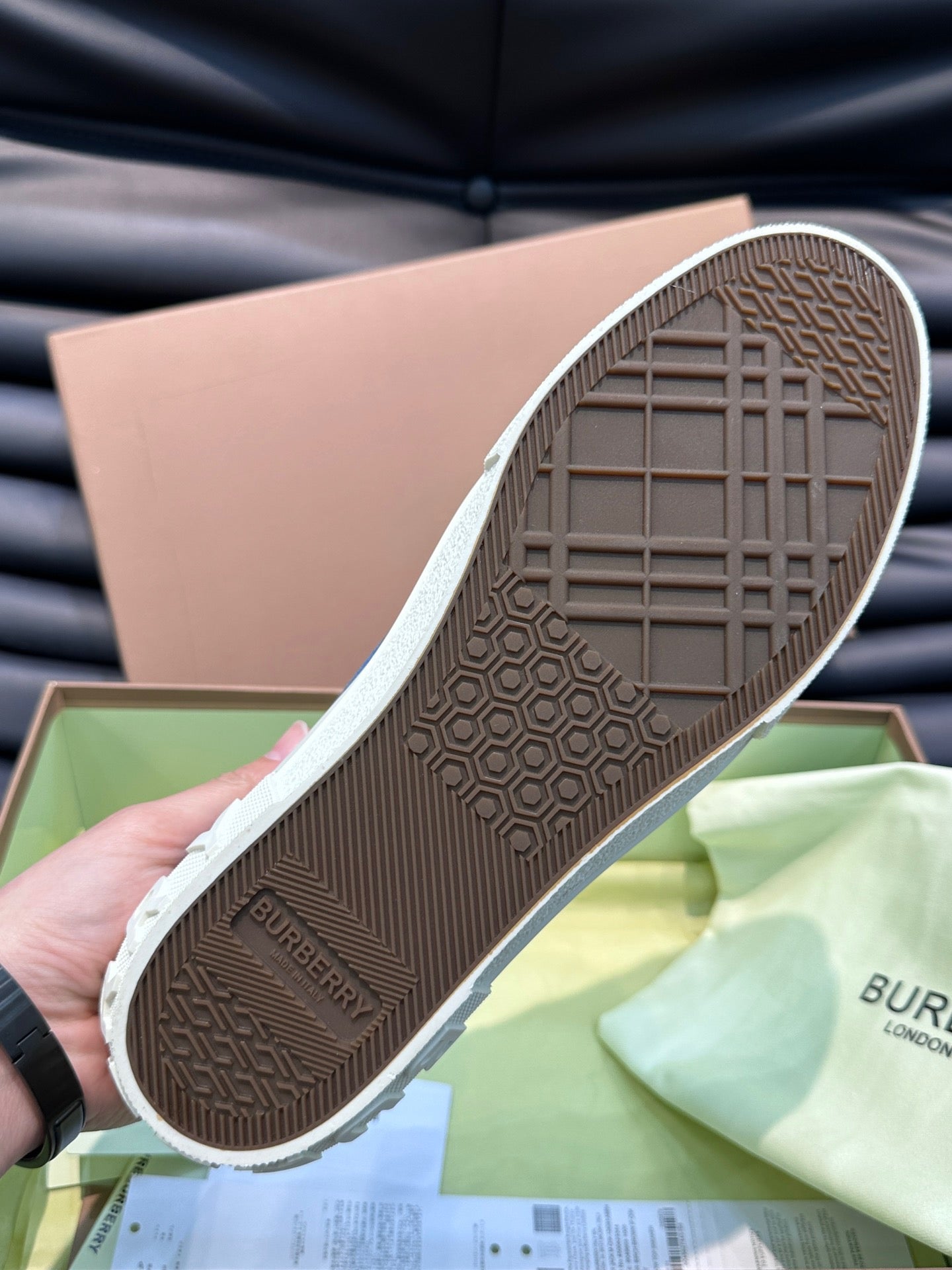 Mehrfarbige Schuhe