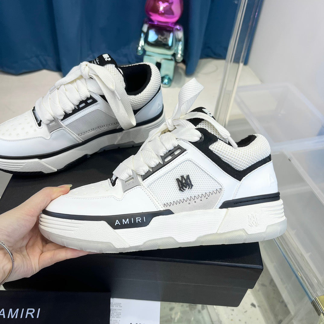 Mehrfarbige Schuhe