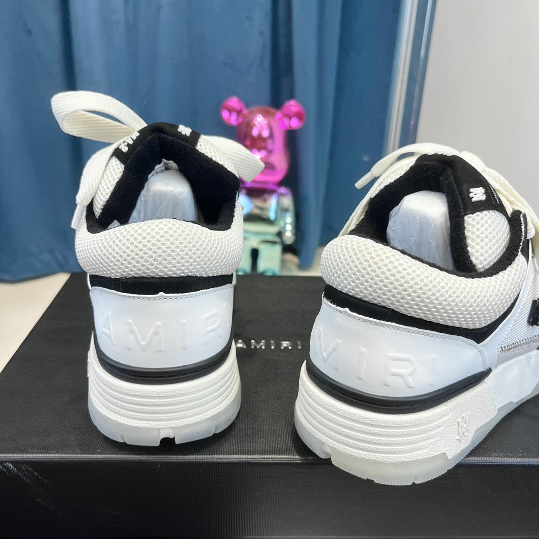 Mehrfarbige Schuhe