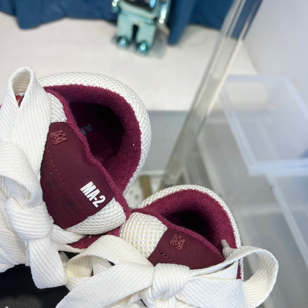 Mehrfarbige Schuhe