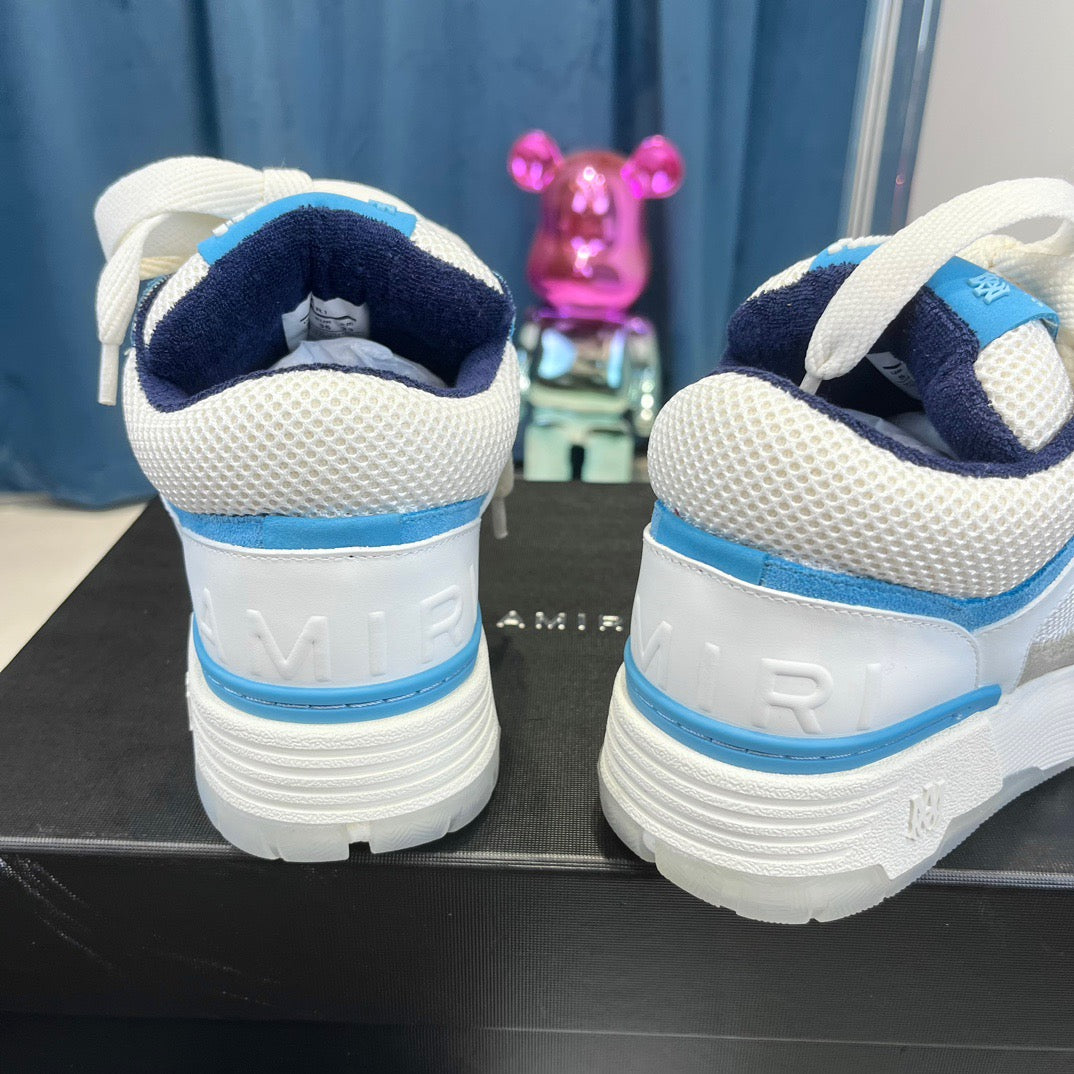 Mehrfarbige Schuhe