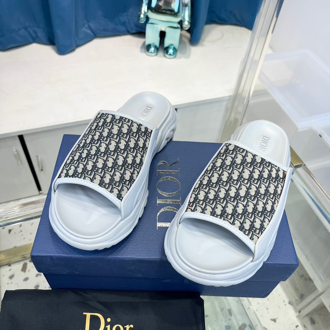 Mehrfarbige Schuhe