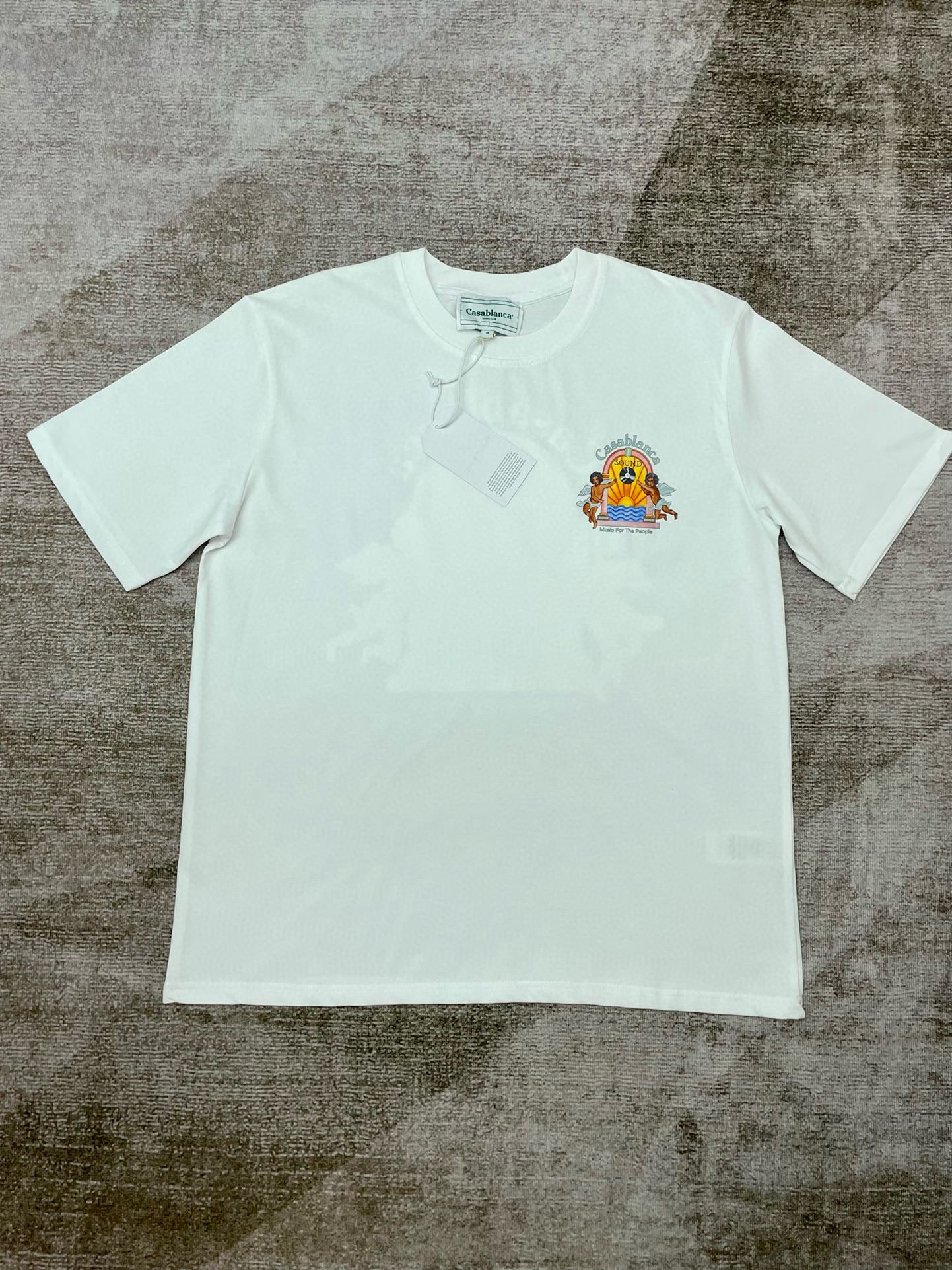 Camiseta blanca, caqui y negra