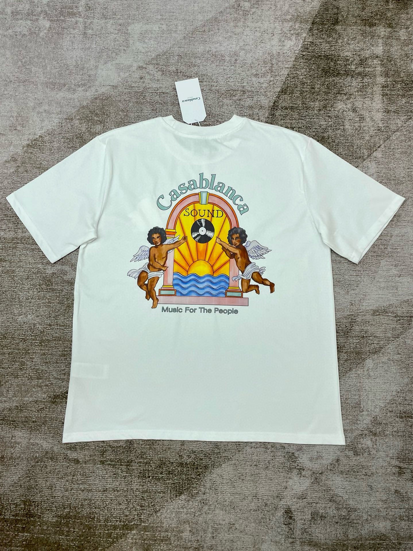 Camiseta blanca, caqui y negra