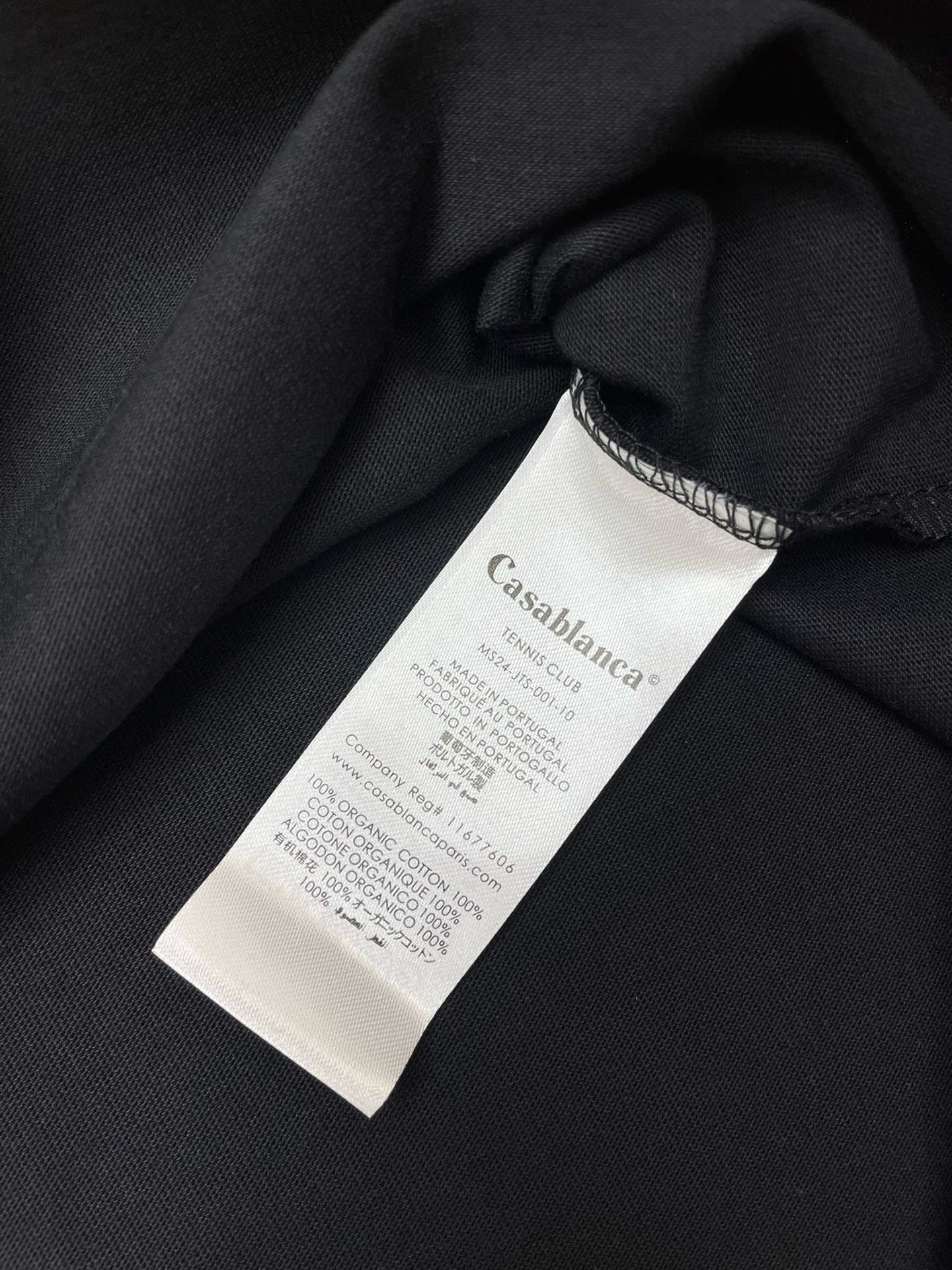 Camiseta blanca, caqui y negra