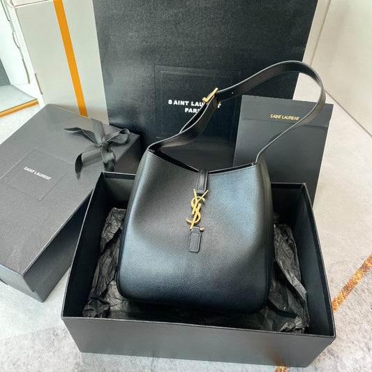 Schwarze Tasche
