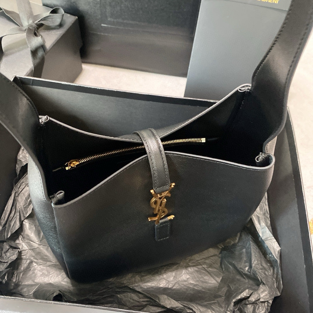 حقيبة سوداء