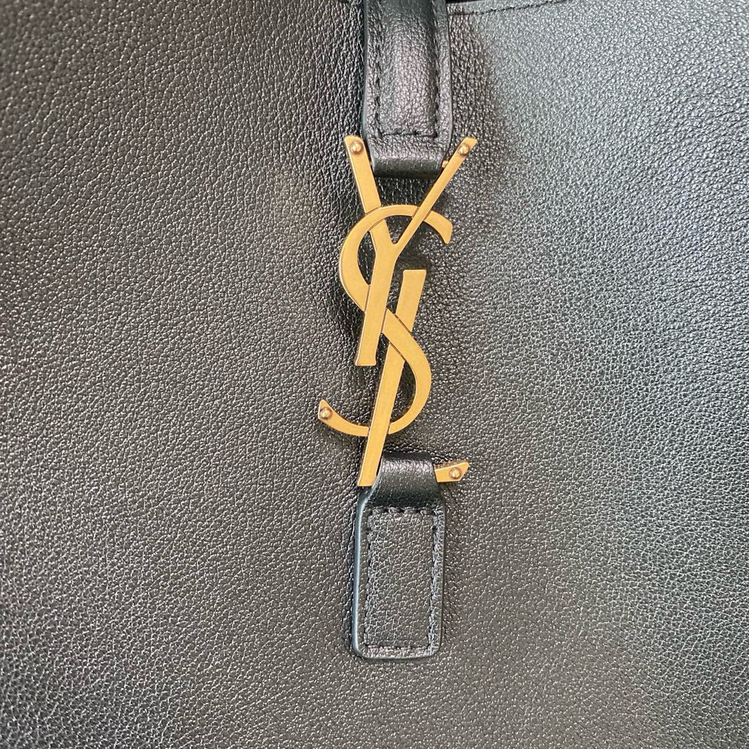 حقيبة سوداء