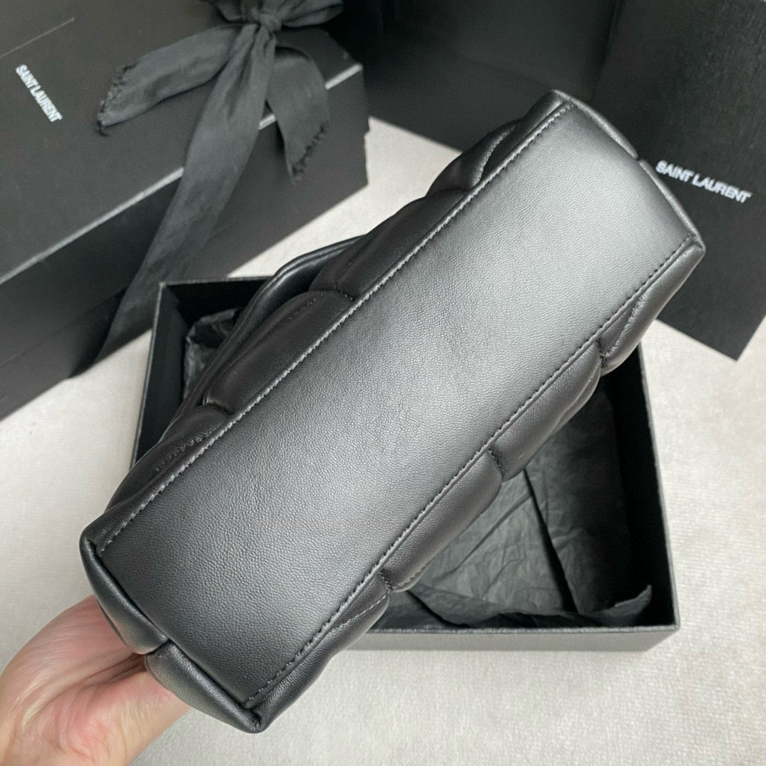 حقيبة سوداء