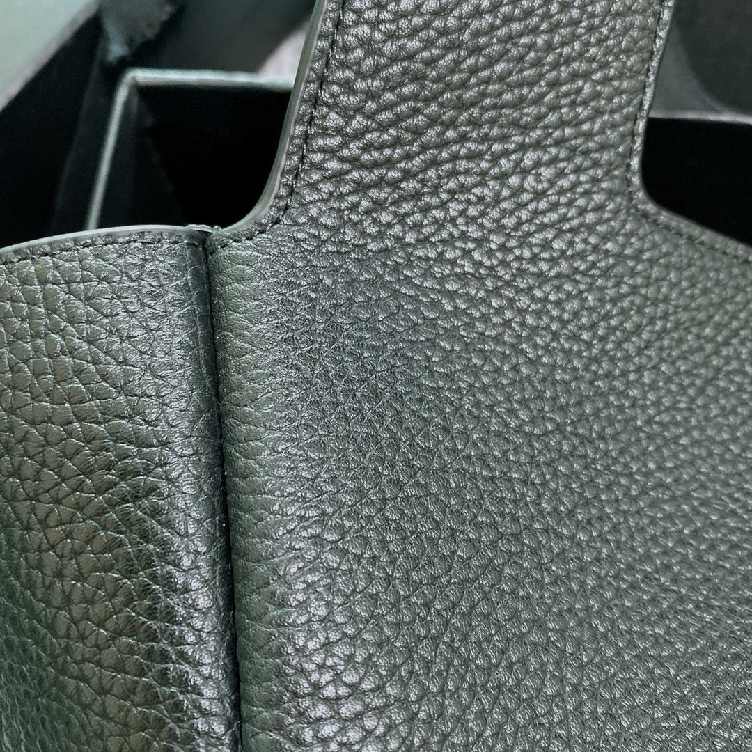 Schwarze Tasche