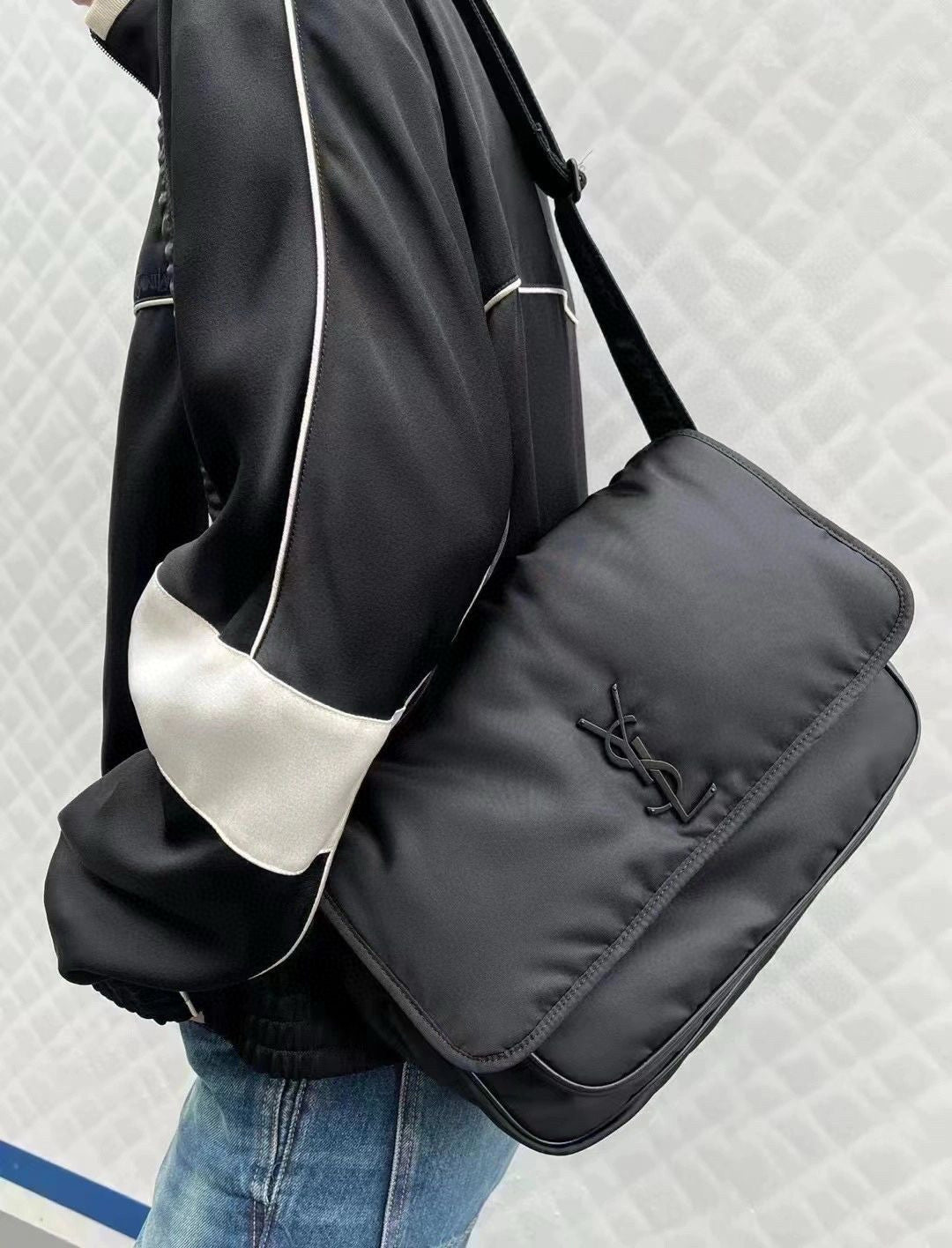Schwarze Tasche