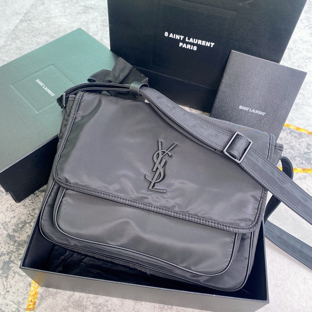 Schwarze Tasche