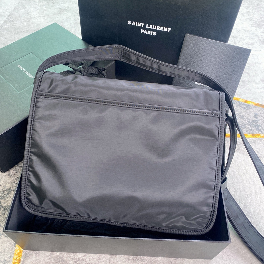 Schwarze Tasche