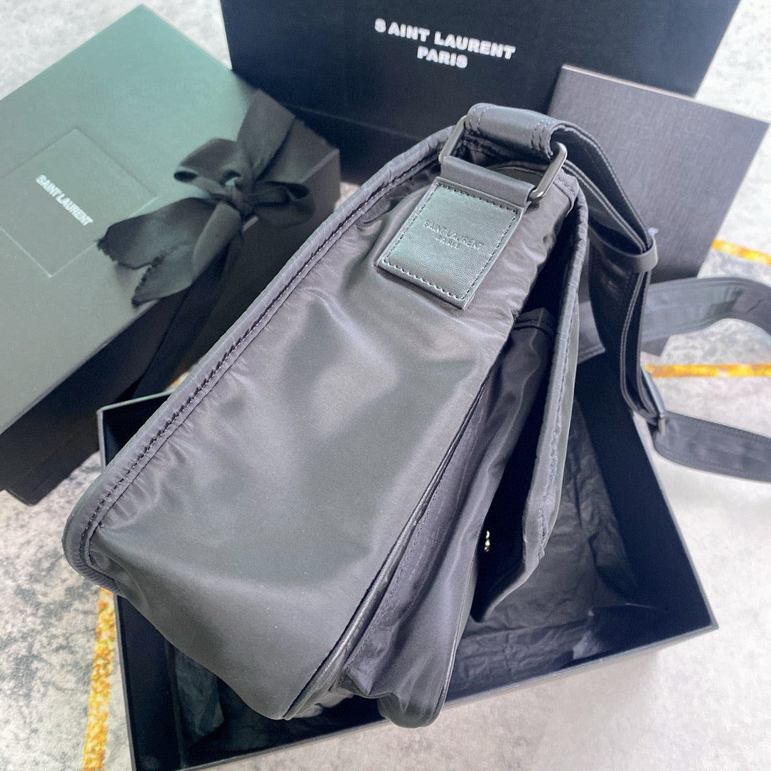 Schwarze Tasche