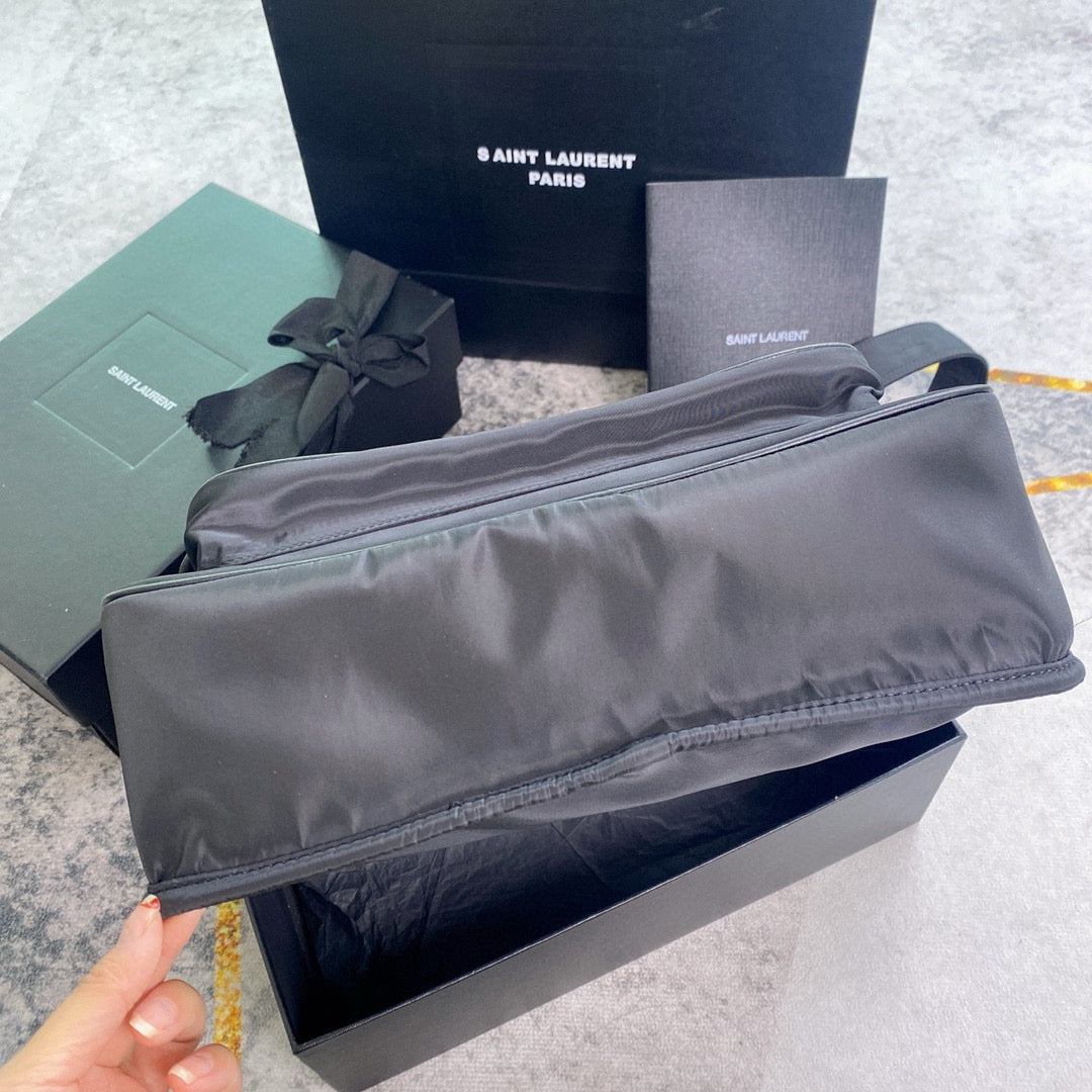 Schwarze Tasche