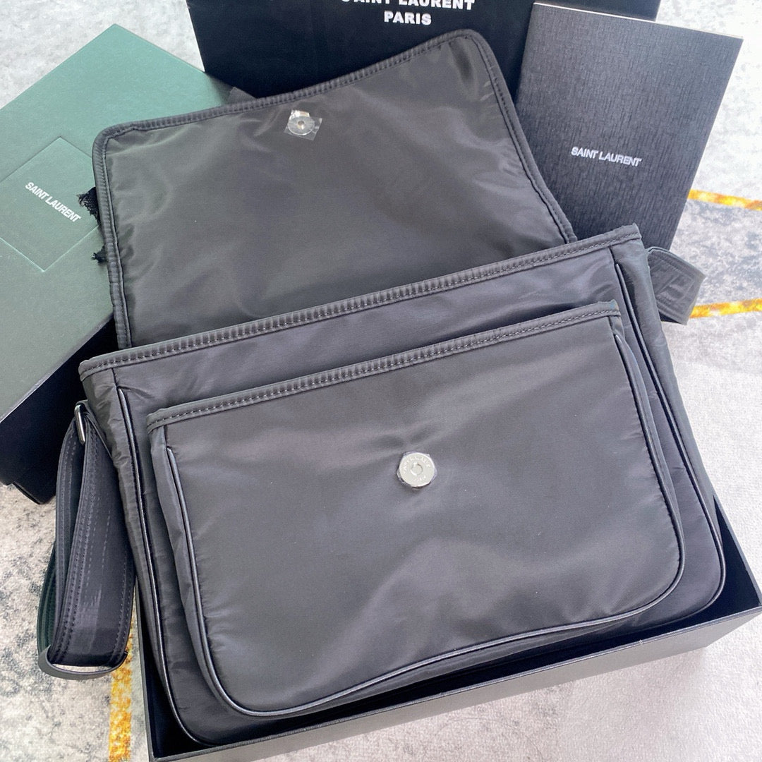 Schwarze Tasche