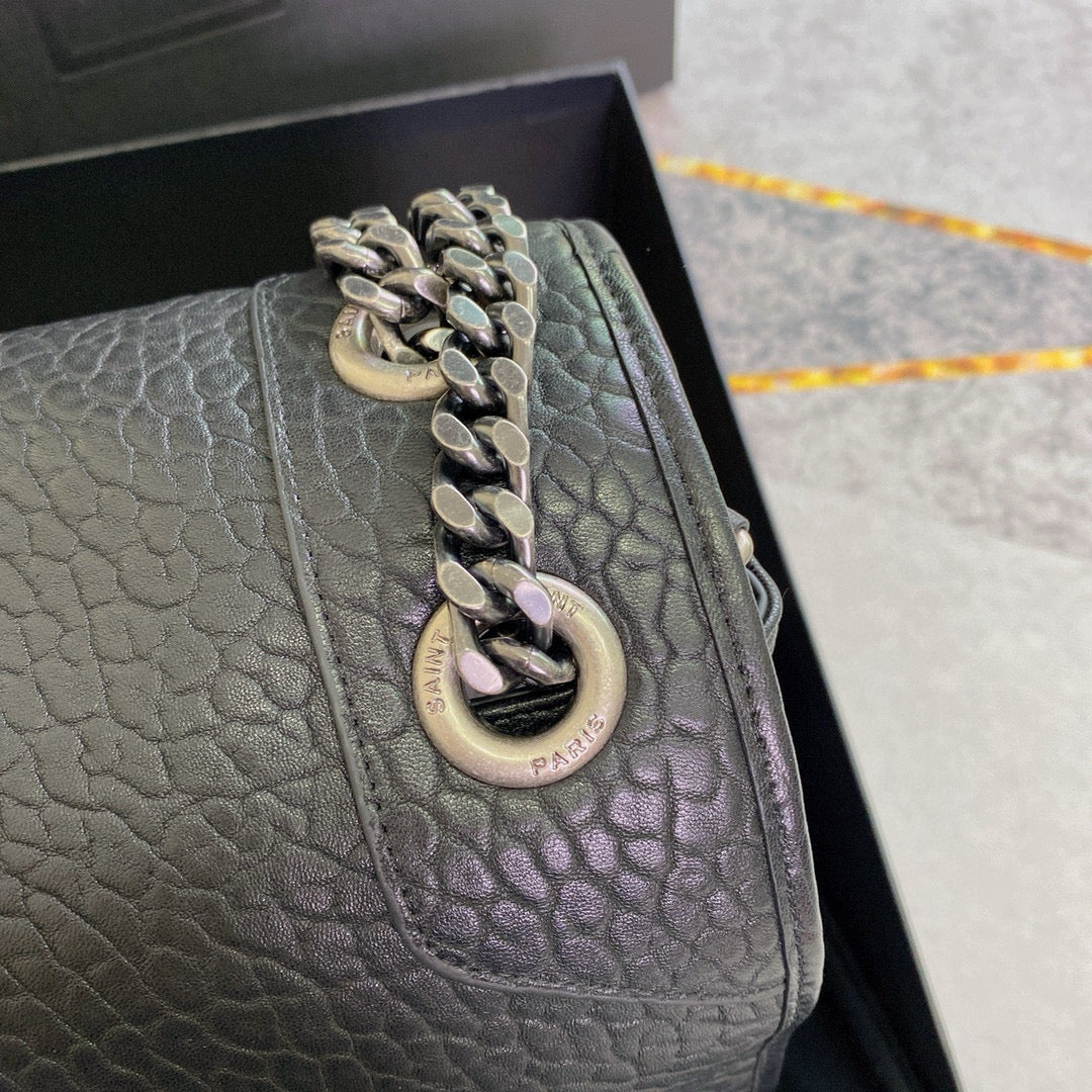 حقيبة سوداء