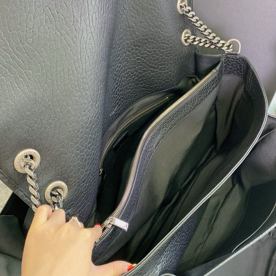 حقيبة سوداء