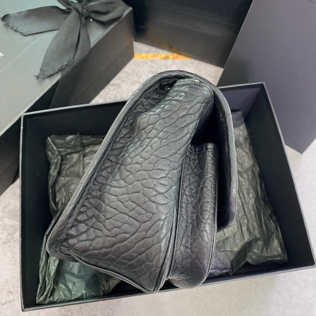 حقيبة سوداء