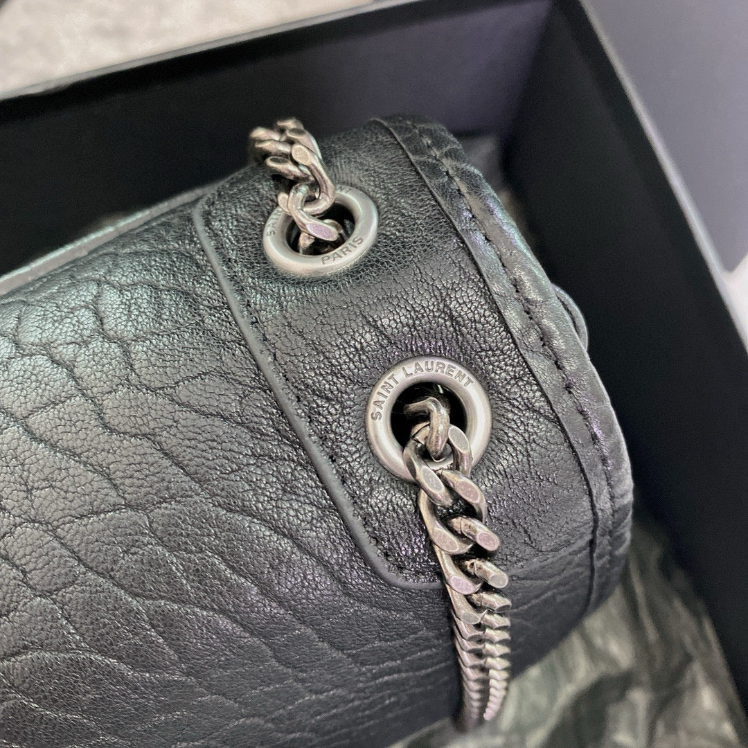 حقيبة سوداء