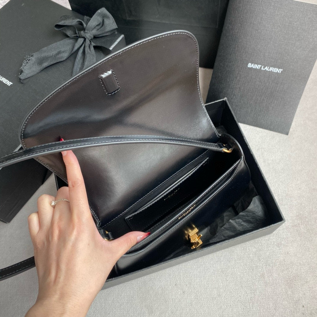 حقيبة سوداء