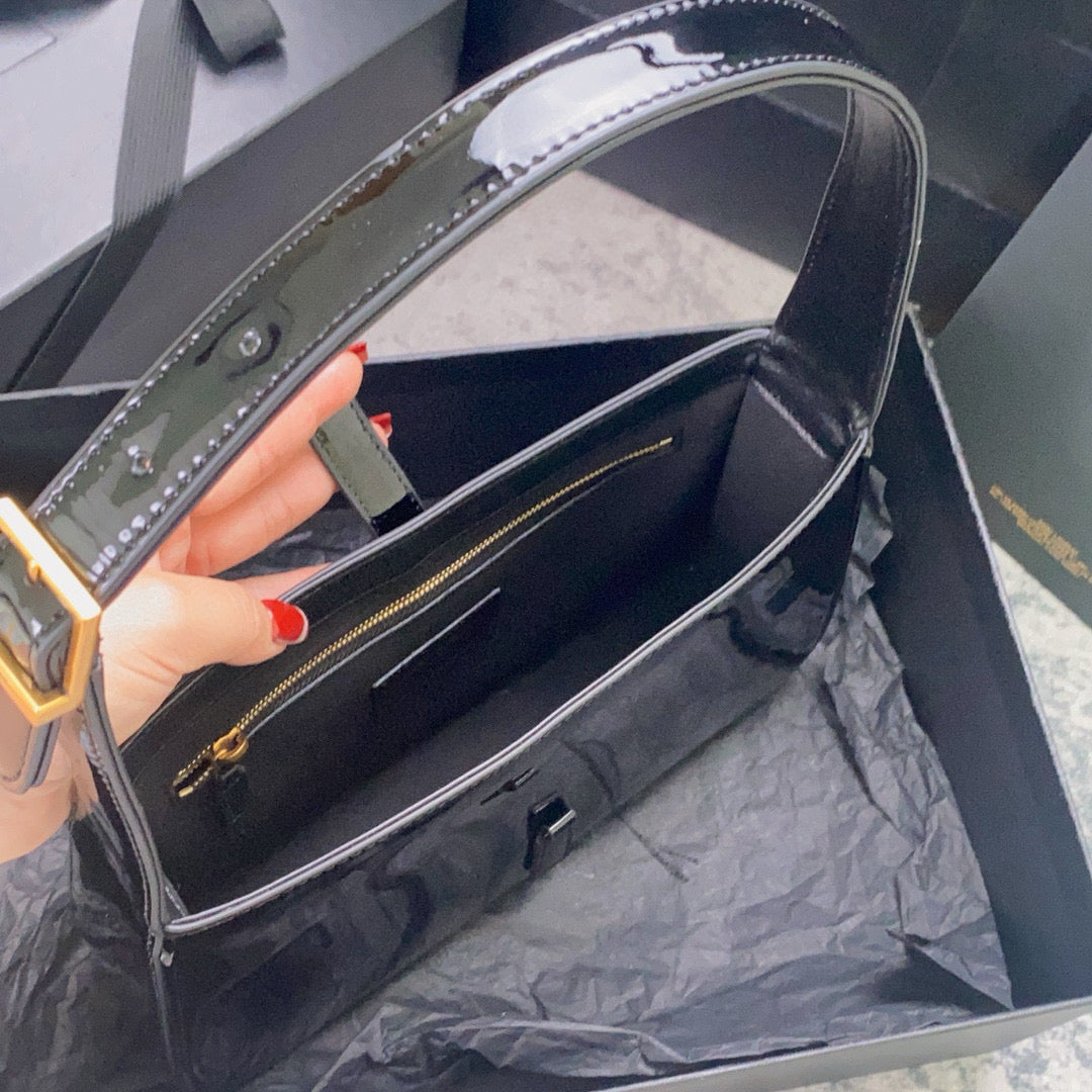 Schwarz-weiß-grüne Tasche