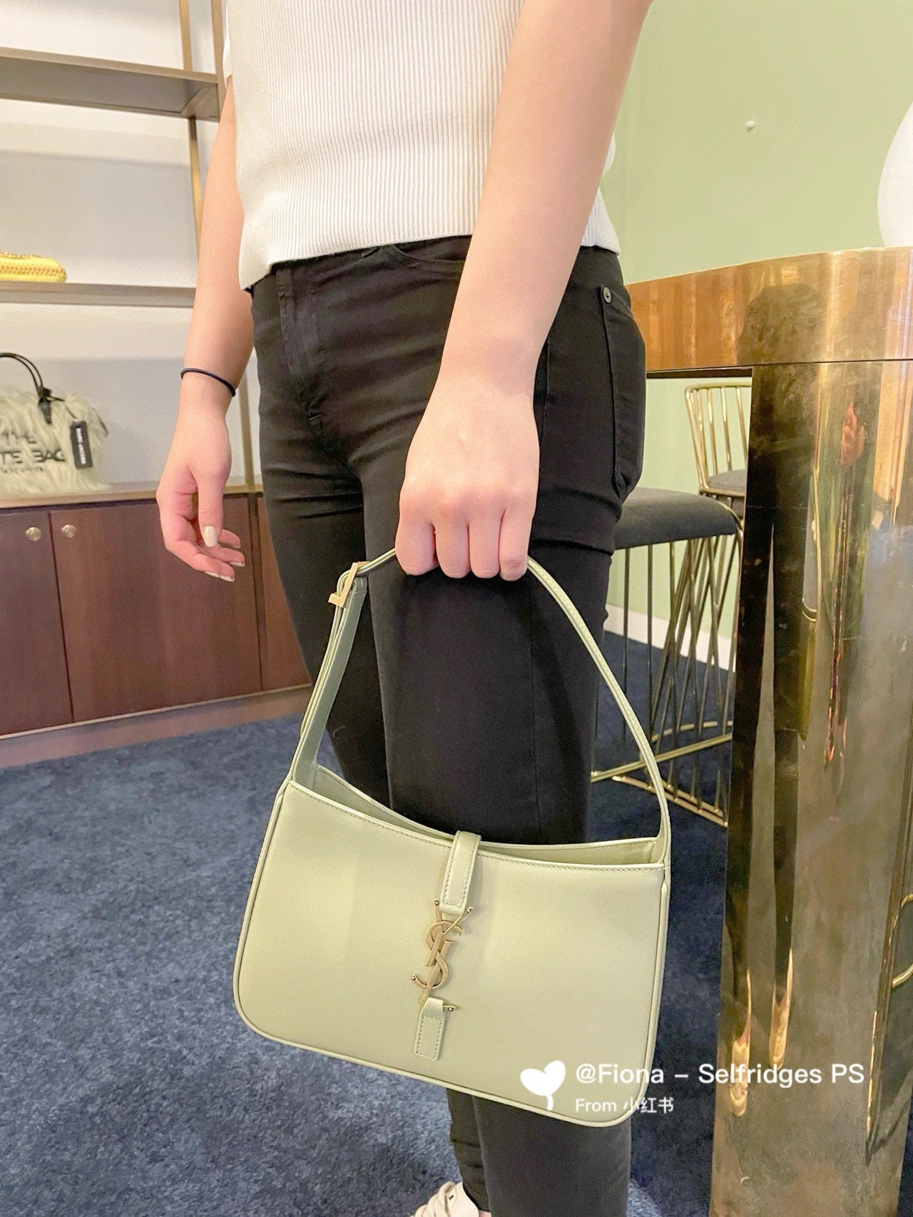 Schwarz-weiß-grüne Tasche