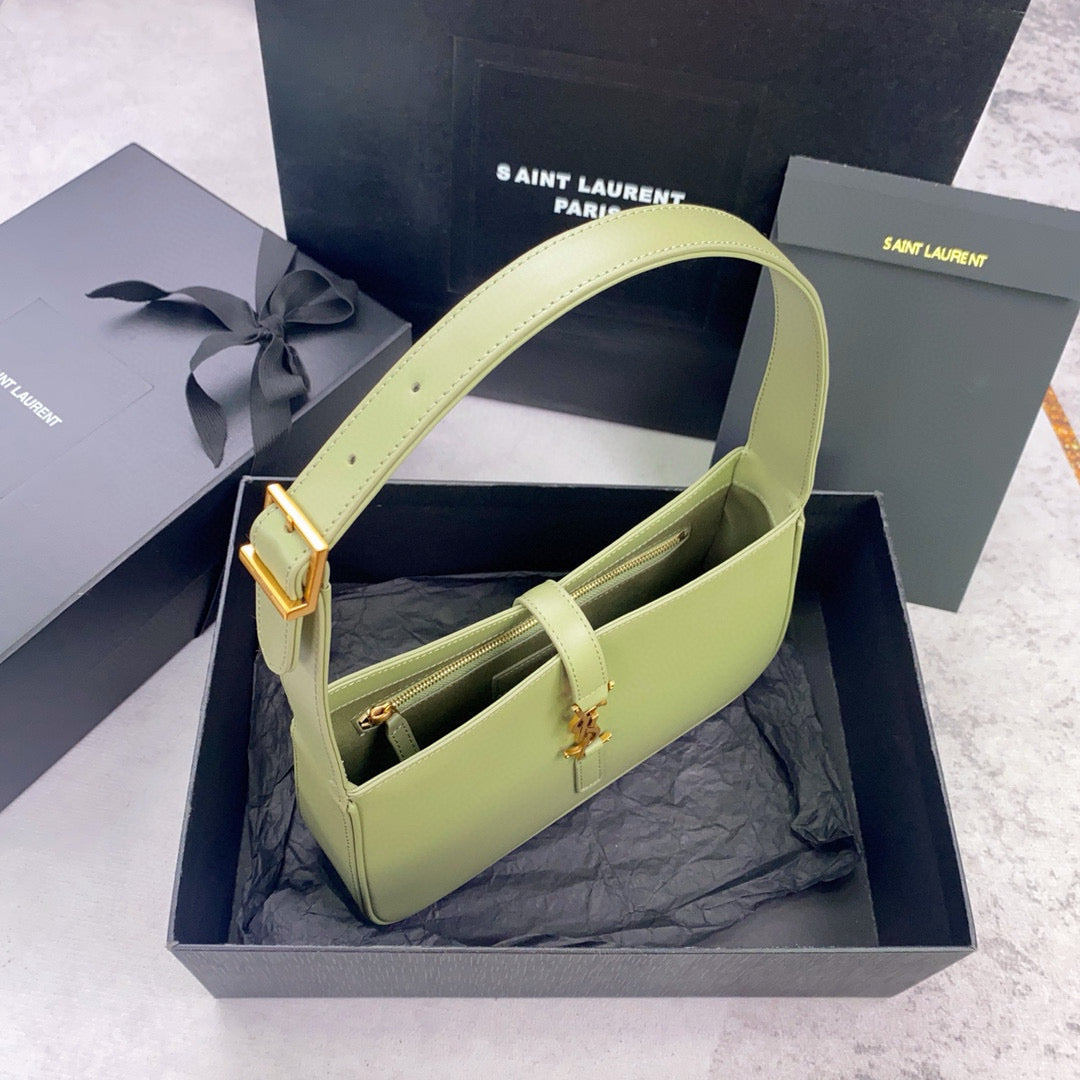Schwarz-weiß-grüne Tasche