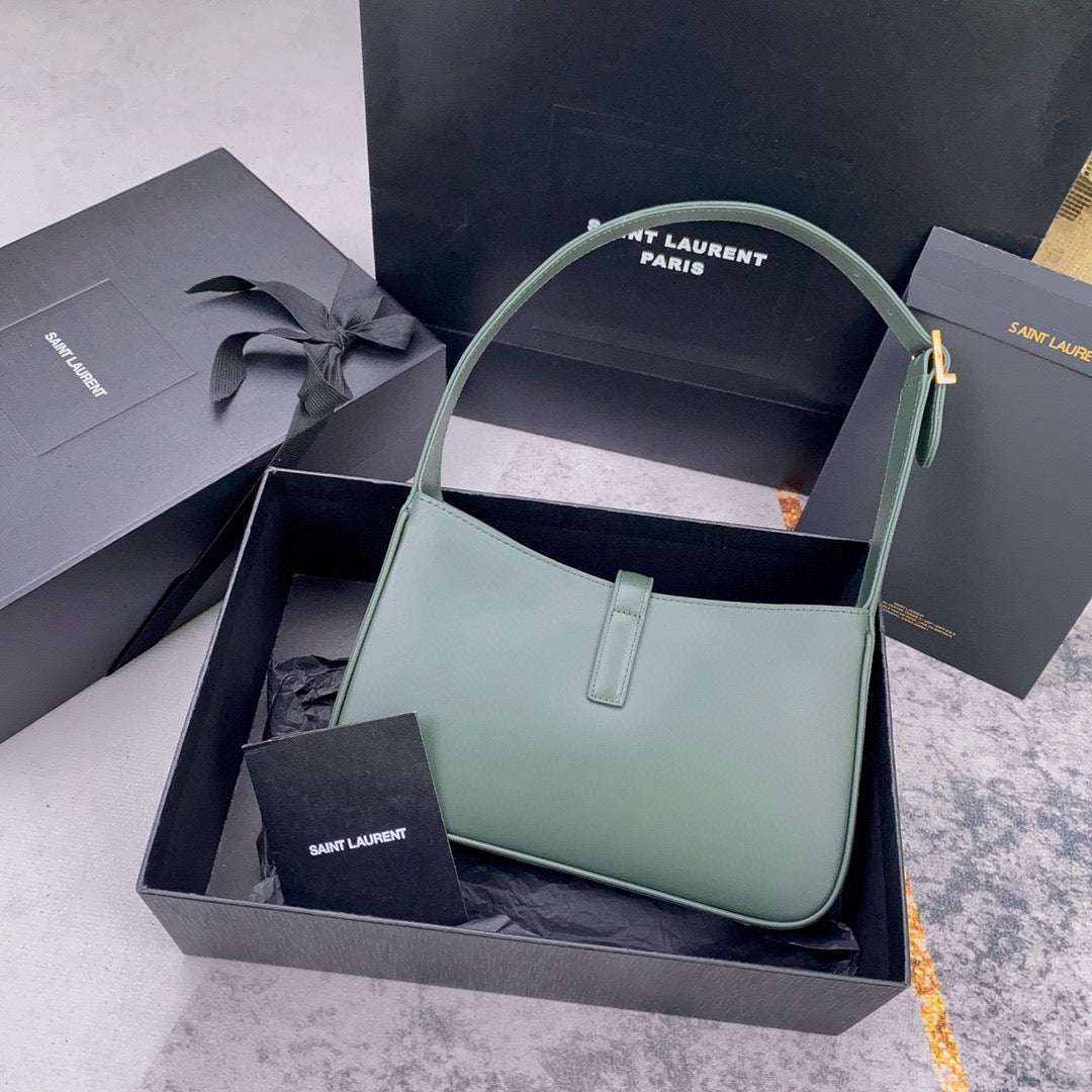 Schwarz-weiß-grüne Tasche