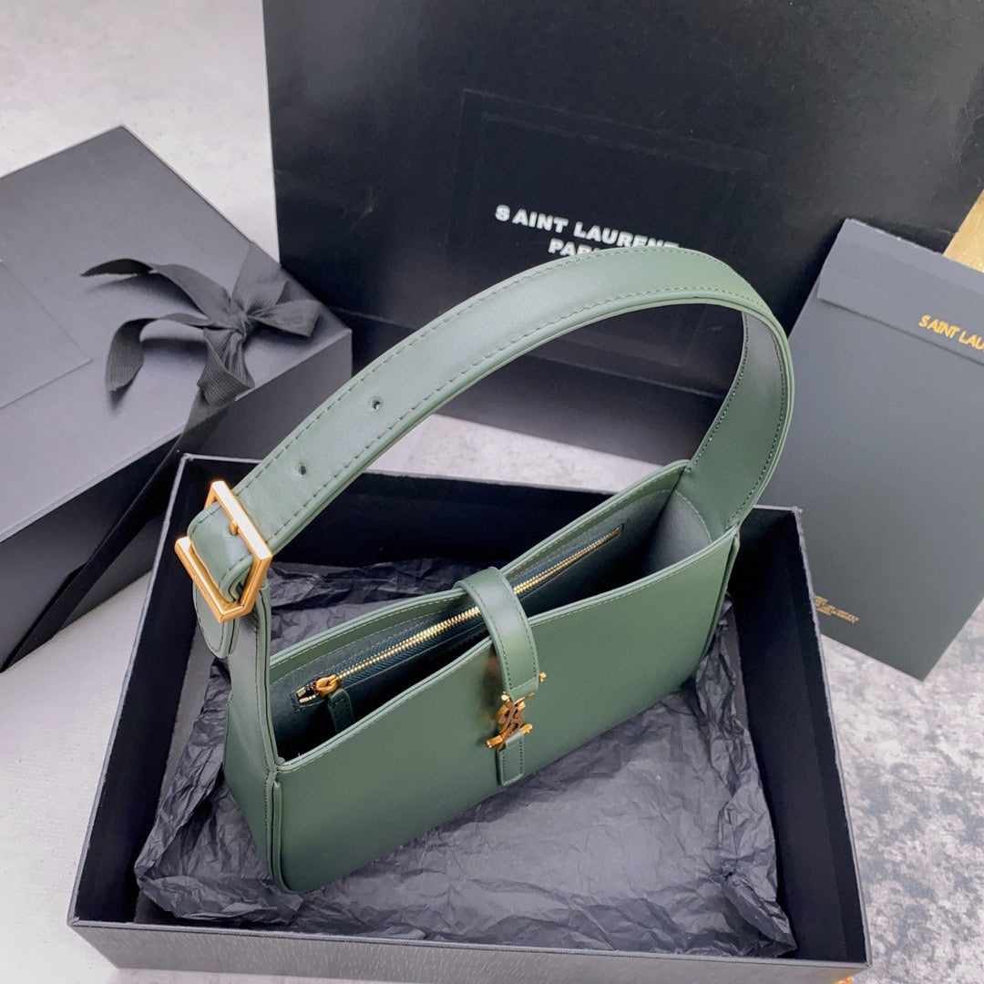 Schwarz-weiß-grüne Tasche