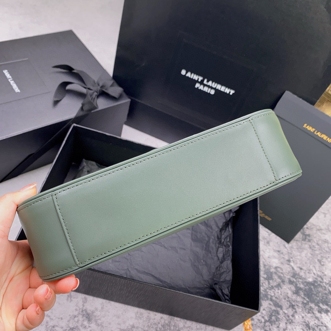 Schwarz-weiß-grüne Tasche