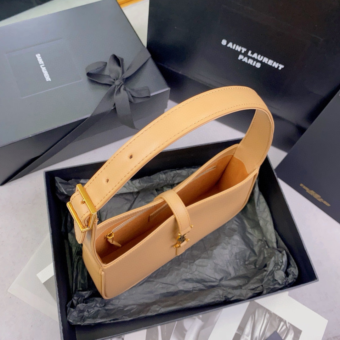 Bolso marrón y naranja claro