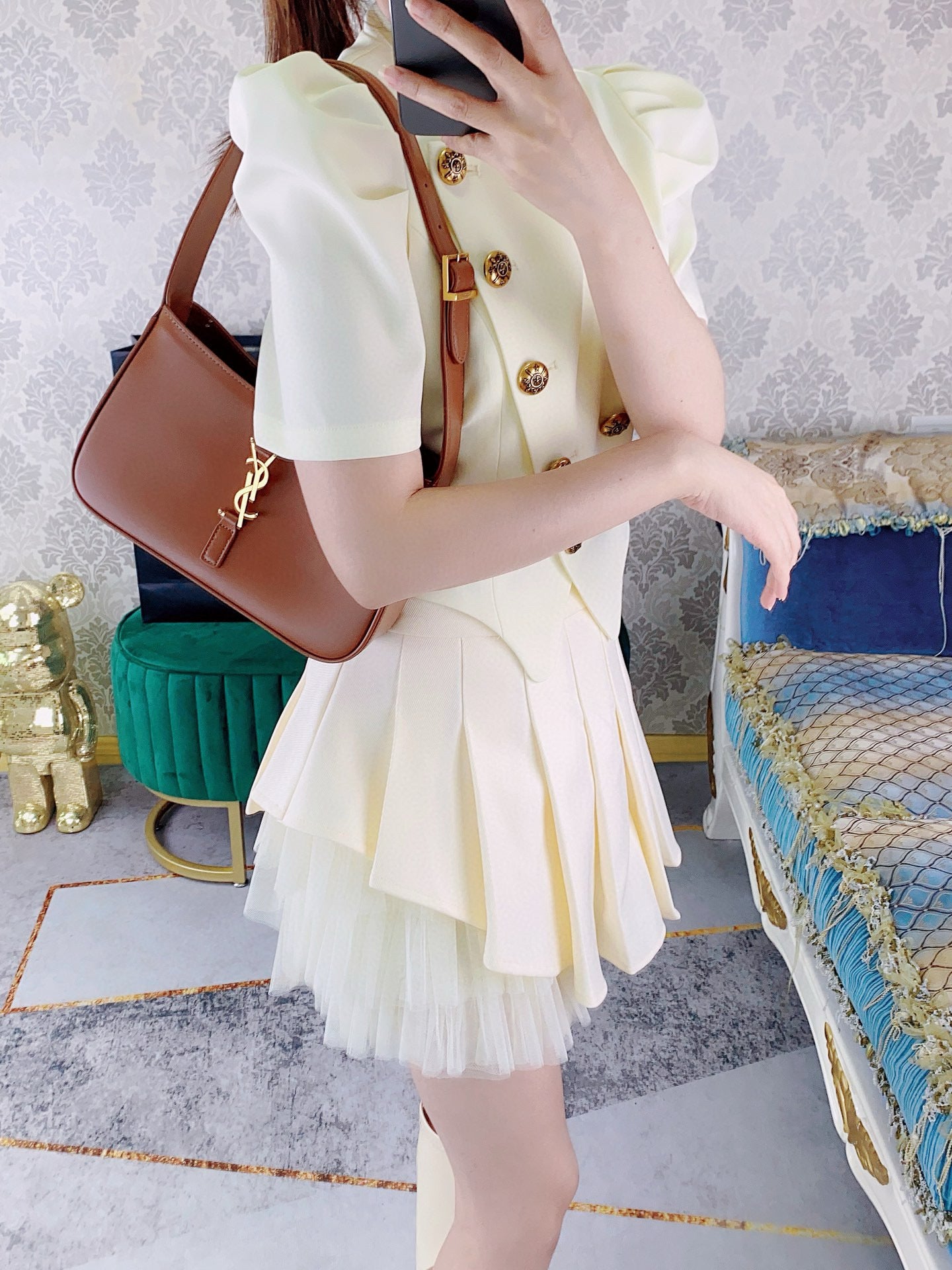 Bolso marrón y naranja claro