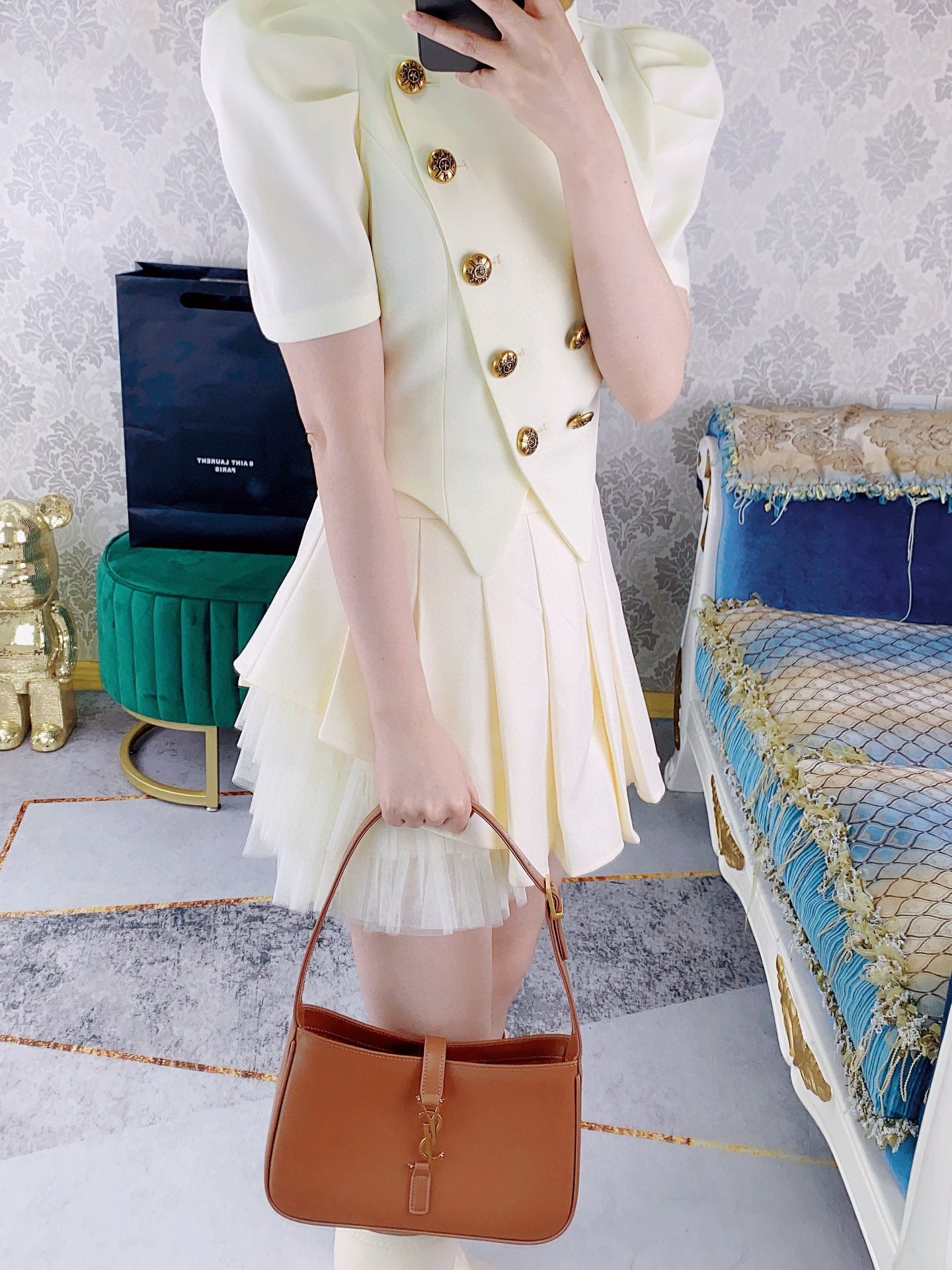 Bolso marrón y naranja claro